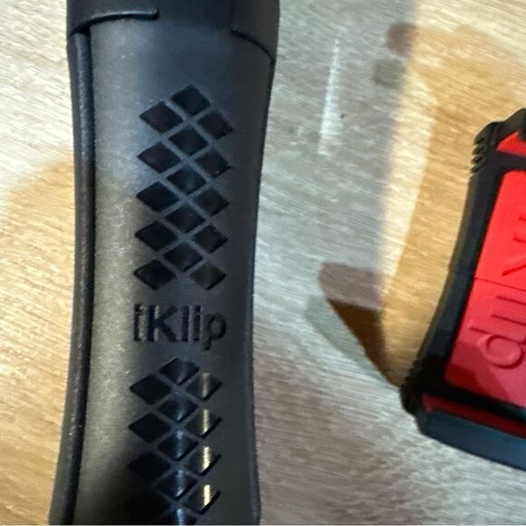 iKlip Grip Multifunction Smartphone and Camera Stand Handle & Bluetooth Remote - Picture 3 of 5